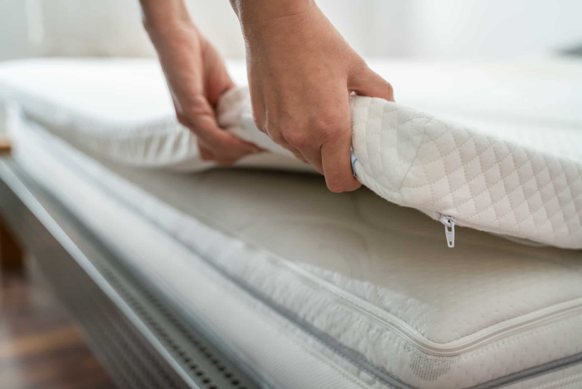 RECCI Protège-matelas imperméable en bambou - 140 x 200 cm RECCI Protège-matelas imperméable en bambou - 140 x 200 cm